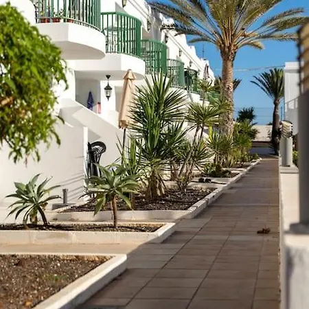 Fronte Piscina Wi-fi E Relax Apartment *